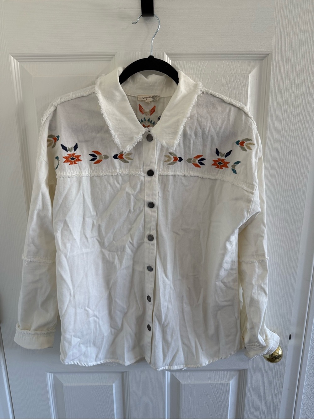Mystree White Embroidered Button-Up Shirt with Southwestern Motif